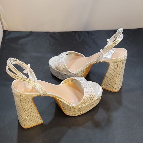 BRAND NEW BAMBOO STUDDED PLATFORM OPEN TOE SANDAL - Picture 7 of 15